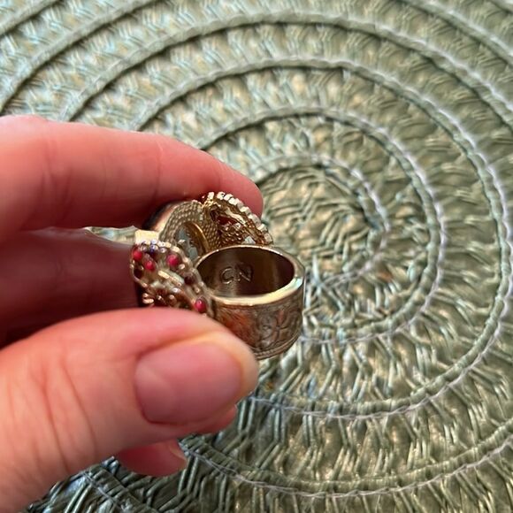 Curations beautiful large red stone ring w/flower details on an ornate band EUC - Picture 10 of 14